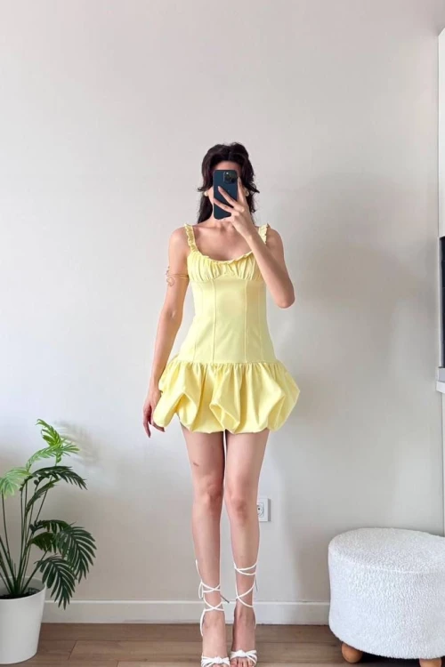Sarı Eteği Balon Askıları Fırfırlı Mini Elbise