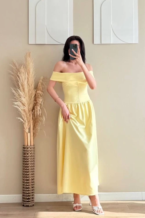 Sarı Madonna Yaka Dantel Detaylı Büzgülü Midi Elbise