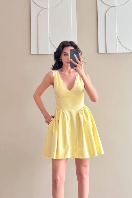 Sarı V Yaka Dantel Detaylı Cepli Mini Elbise