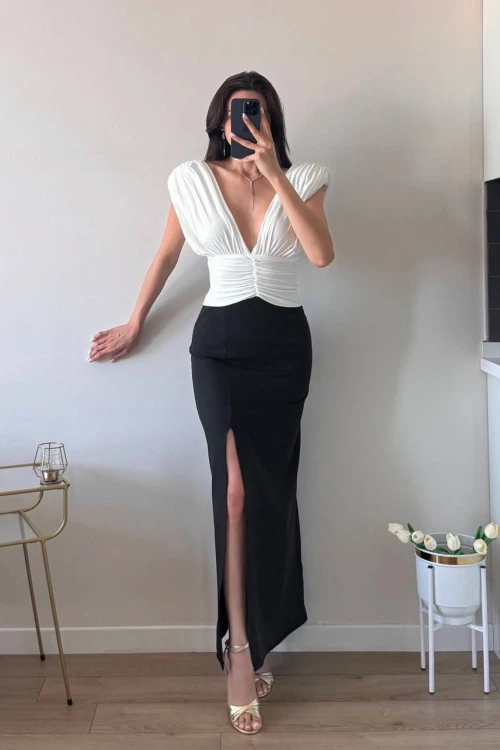 Siyah Büzgülü Yırtmaçlı Midi Elbise