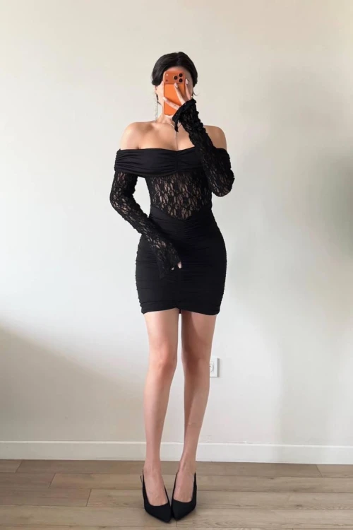 Siyah Dantelli Bel Ve Göğüs Drapeli Mini Elbise