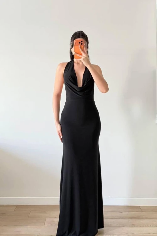 Siyah Degaje Yaka Sırt Dekolteli Maxi Elbise