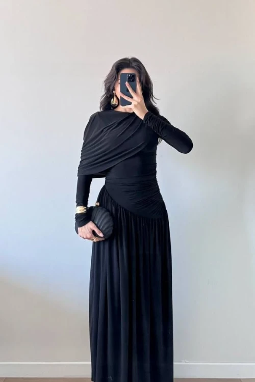 Siyah Drapeli Dökümlü Maxi Elbise