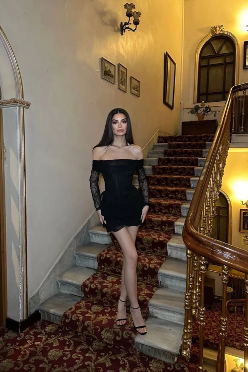 Siyah Etek Fırfırlı Dantelli Mini Elbise