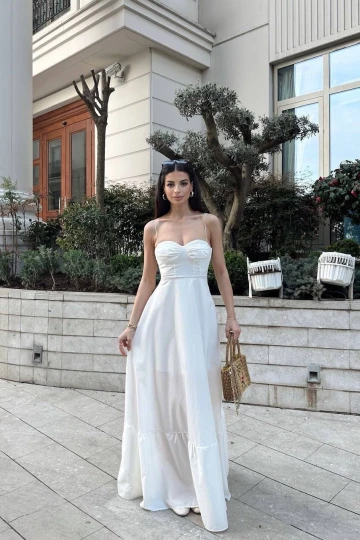 BEYAZ FIRFIR DETAYLI ASKILI MAXİ ELBİSE