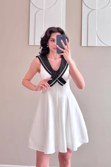 Kadın Beyaz V Yaka Volanlı Mini Elbise