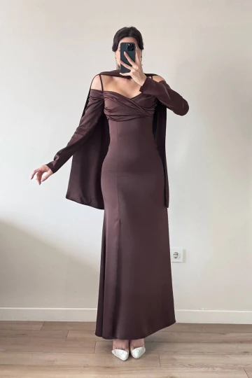 Kahverengi Saten Askılı Şallı Yırtmaçlı Maxi Elbise