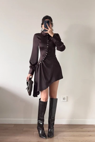 Kahverengi Saten Mini Çıtçıtlı Pileli Elbise