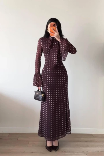 Kahverengi Şifon Puantiyeli Maxi Şallı Elbise