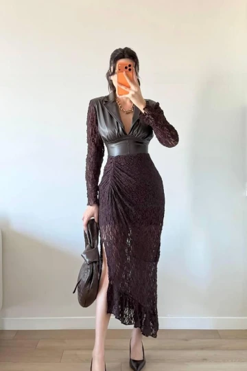 Kahverengi Yırtmaçlı Dantelli Midi Elbise