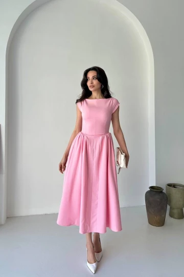 Pembe Beli Büzgülü Sırt Detaylı Midi Elbise