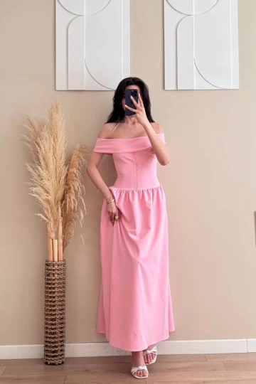Pembe Madonna Yaka Dantel Detaylı Büzgülü Midi Elbise