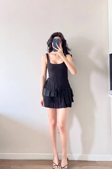 Siyah Eteği Tüllü Şortlu Piliseli Mini Elbise