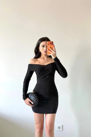 Siyah Göğüs Çarpraz Büzgülü Mini Elbise